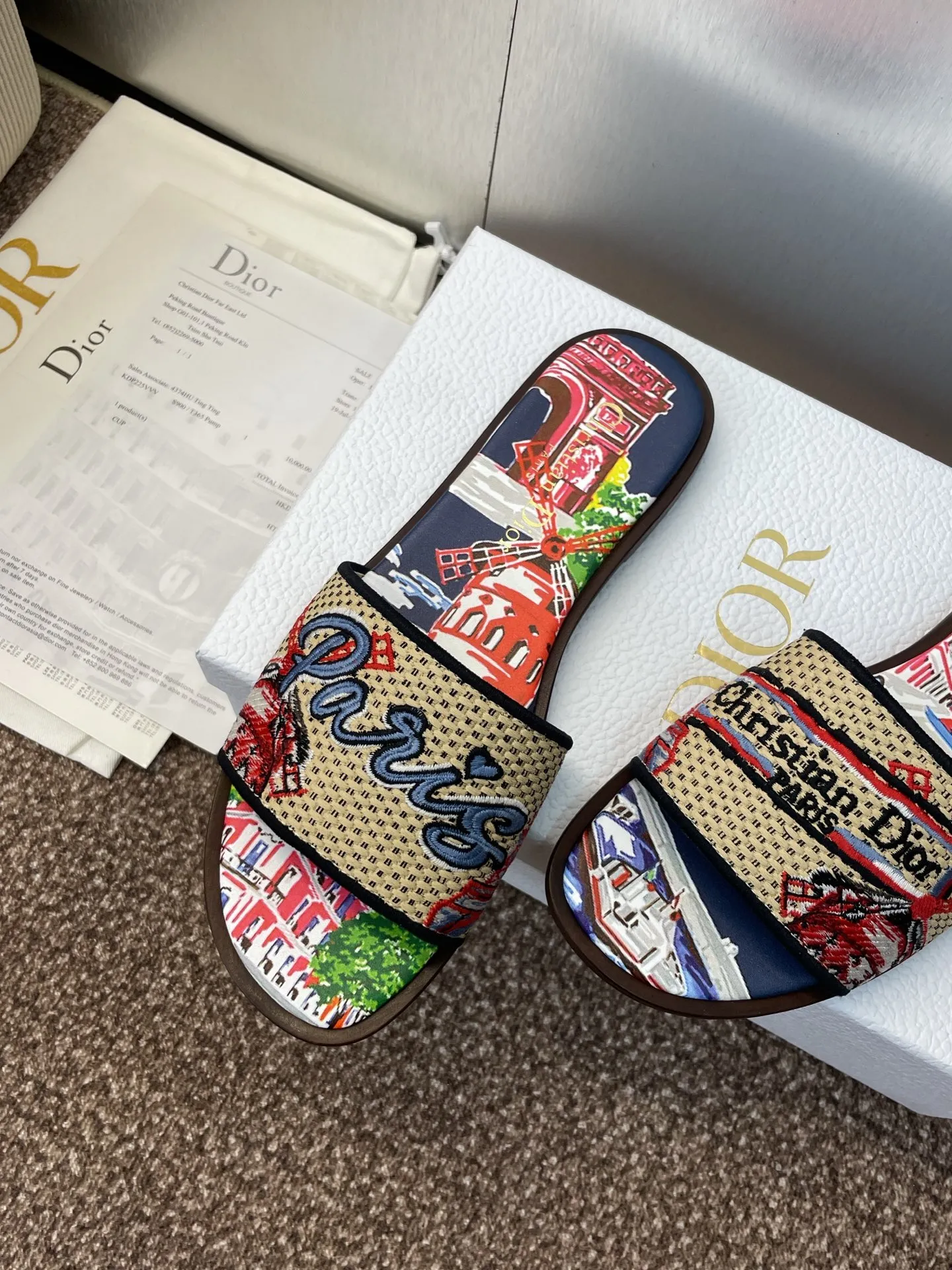 👟👟Ex-factory price 500👟👟 Dior 2025 spring and summer new style DWAY flat flip flops jelly color women's shoes CD letter logo three-dimensional embroidery round toe open toe color block sandals Material: upper imported raffia electric embroidery high temperature water-soluble cotton technical fabric + water-dyed sheepskin lining + Italian thickened leather outsole size: 34-42 (34.40.41.42. Customized, non-refundable and non-exchangeable)